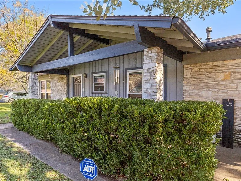 8713 Azalea Trl — Photo 2