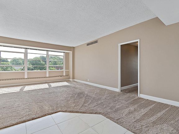 4th image of 333 W Meyer Blvd APT 405