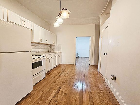 2nd image of 254 Stockholm St APT 4R