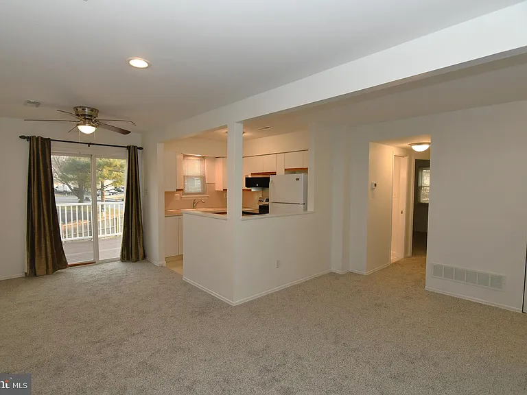 205B Cricklewood Cir — Photo 6