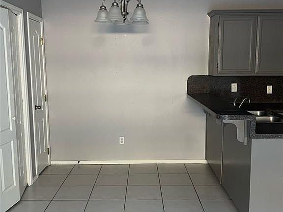 4th image of 2714 Ringold Cir APT 4
