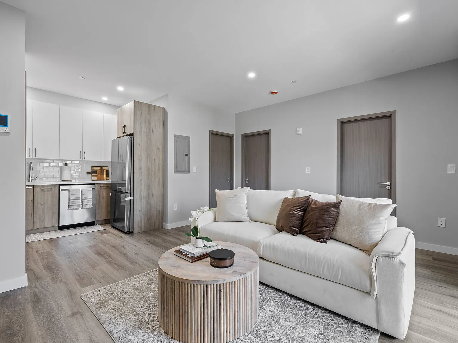 2 bed, 828 sqft, $3,000 — Photo 1