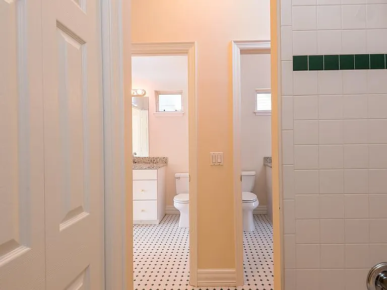 1607 Deleon St — Photo 19