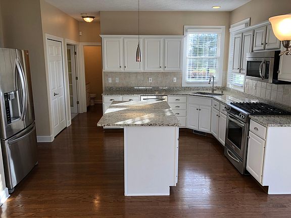 4th image of 602 Treeside Ln