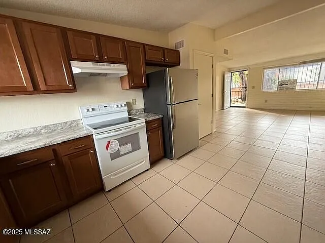2 bed, 2.0 bath, 920 sqft, $1,250 — Photo 3