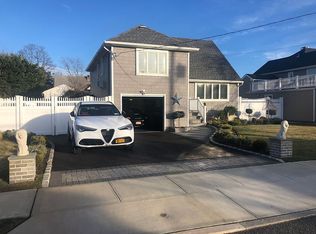 2753 Riverside Ave, Merrick, NY 11566