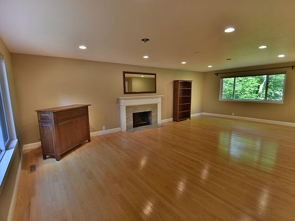 5th image of 18142 NE 185th Pl