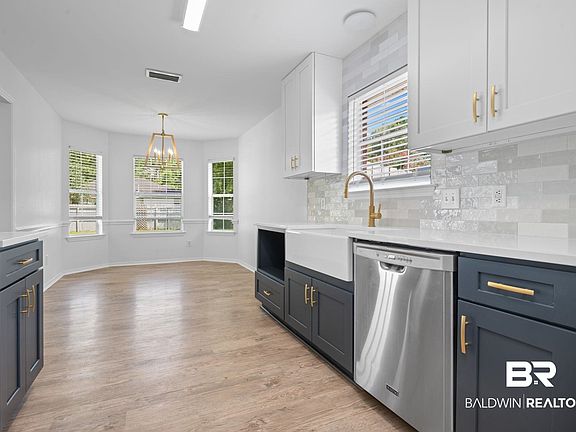 3rd image of 1875 Woodcrest Ct