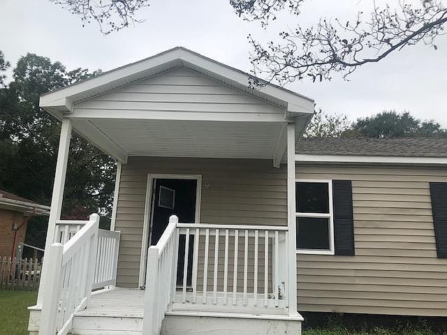 1st image of 400 Carver Cir