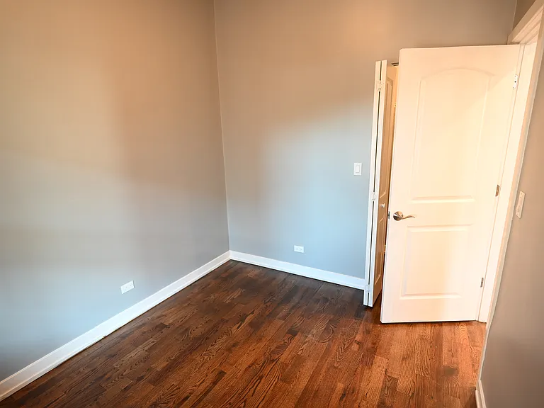 2750 W Cermak Rd #2R — Photo 2