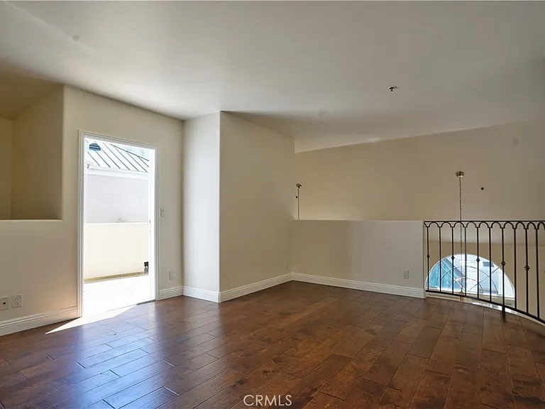 930 N Doheny Dr #303 — Photo 8