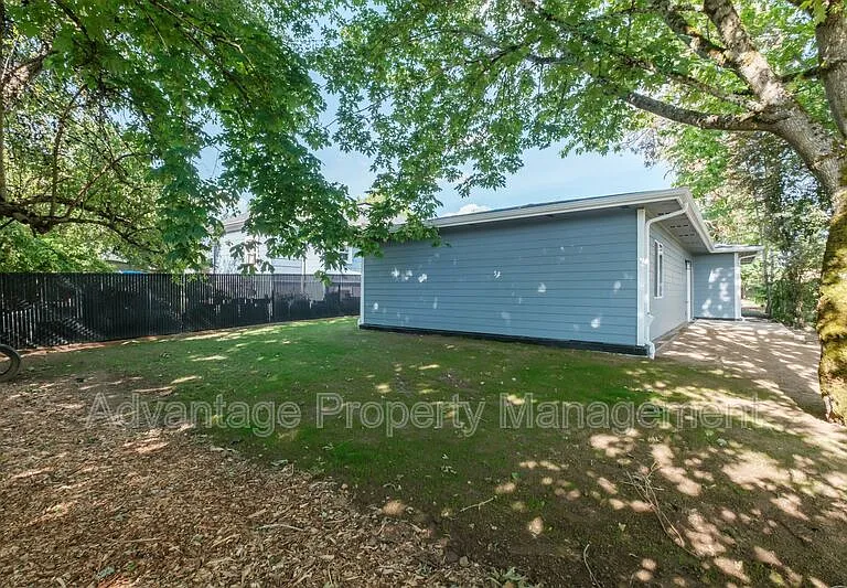 2190 SE Marion St — Photo 47