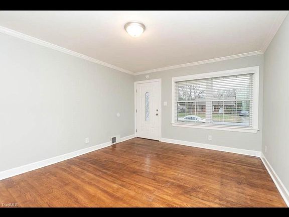 3rd image of 917 Idlewood Dr