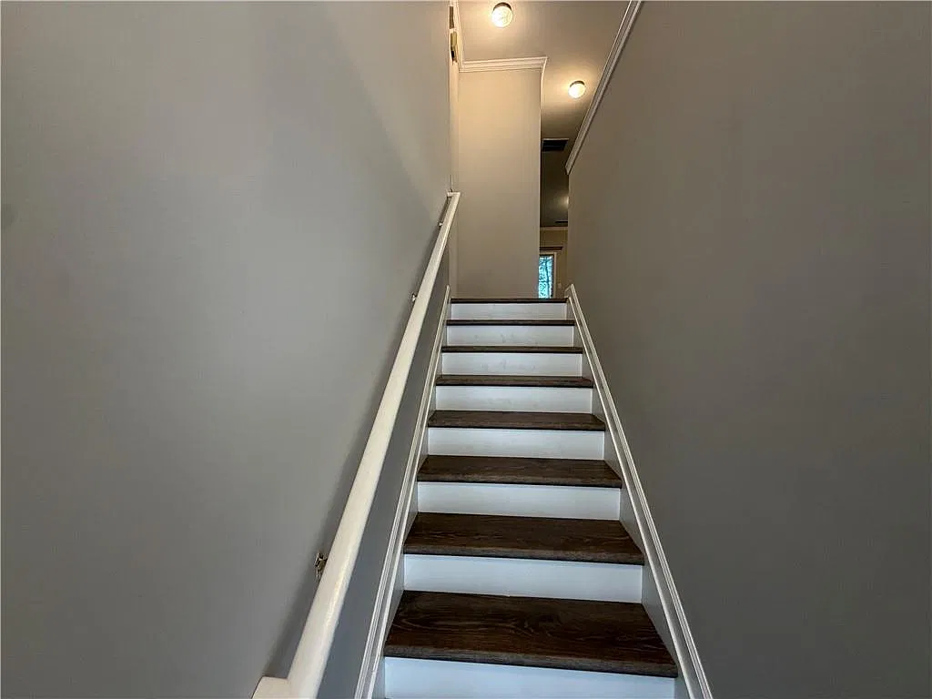 3 bed, 3.5 bath, 1326 sqft, $2,350 — Photo 2