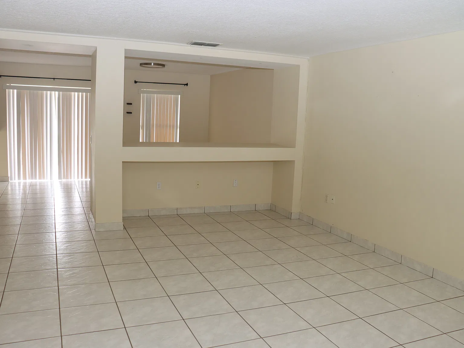 3 bed, 2.5 bath, 2279 sqft, $2,200 — Photo 3
