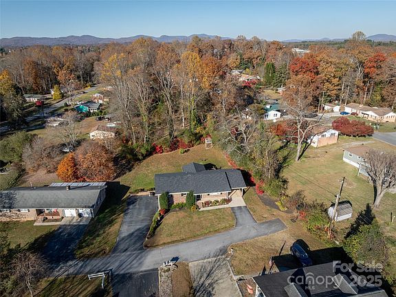 4th image of 71 Bristol Ln