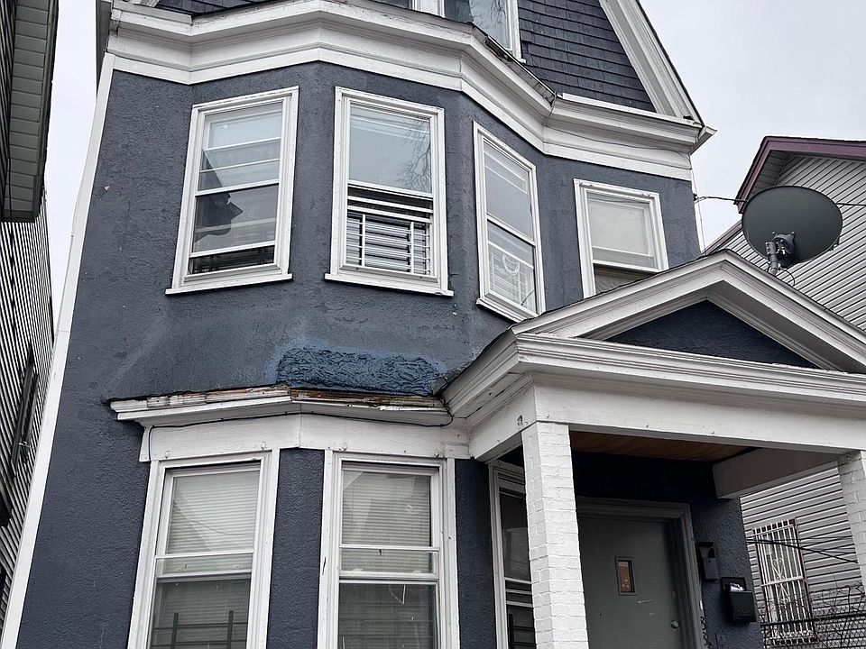 1st image of 88 Willoughby St Floor 3