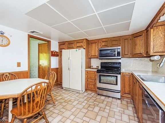 2nd image of 103 Mountain Rd