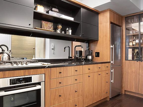 3rd image of 139 E 33rd St Penthouse F