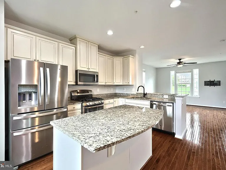 1261 Elderslie Ln — Photo 32