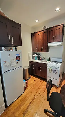 Rented by New York Dwellings LLC | media 37