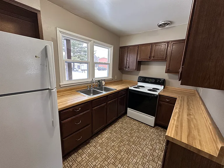 190 Warrior St — Photo 4