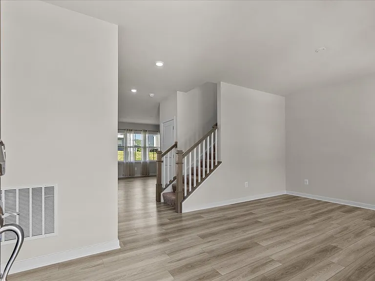128 Thornton Way — Photo 34