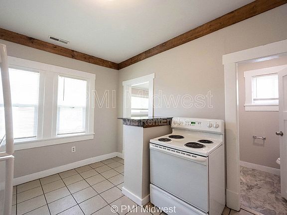 5th image of 521 N Gladstone Ave #B