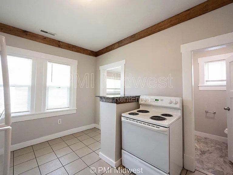 521 N Gladstone Ave #B — Photo 5