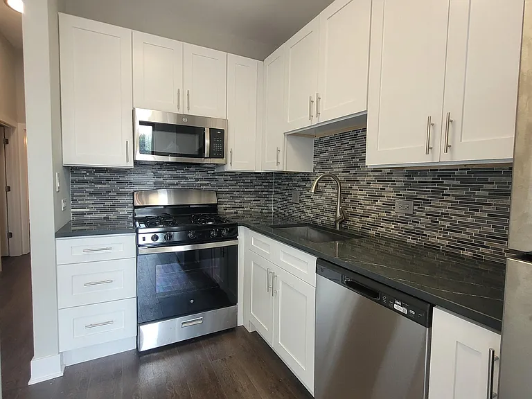1727 N Halsted St — Photo 2