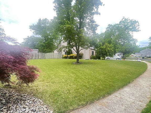 5th image of 317 Balsam Rd