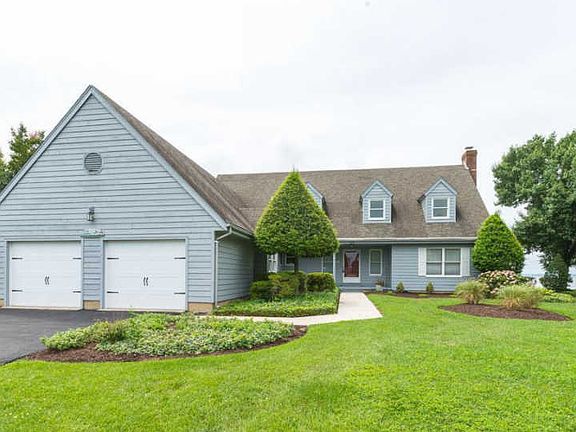 2nd image of 400 Queens Ct