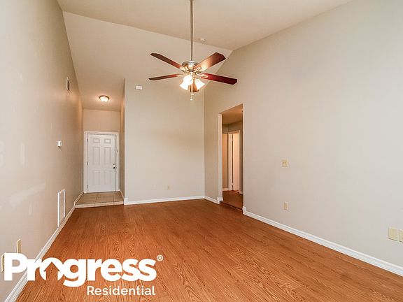 3rd image of 411 Enka Ave