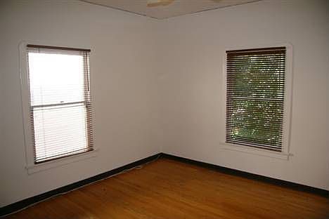 4th image of 736 1/2 N Sweetzer Ave