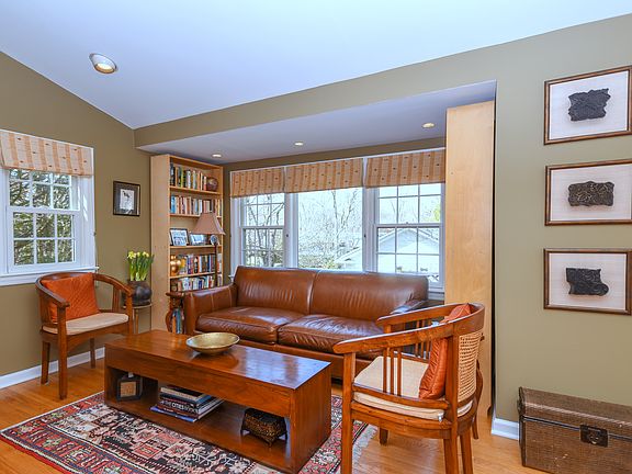 4th image of 297 Forest Dr S