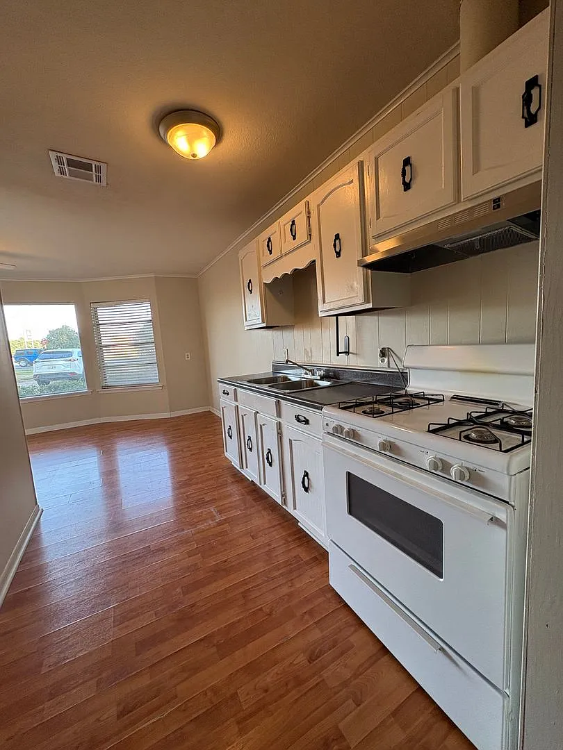 9500 Mansfield Rd — Photo 4