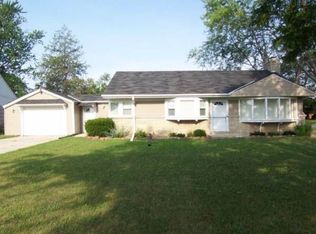 4663 N 100th St, Wauwatosa, WI 53225