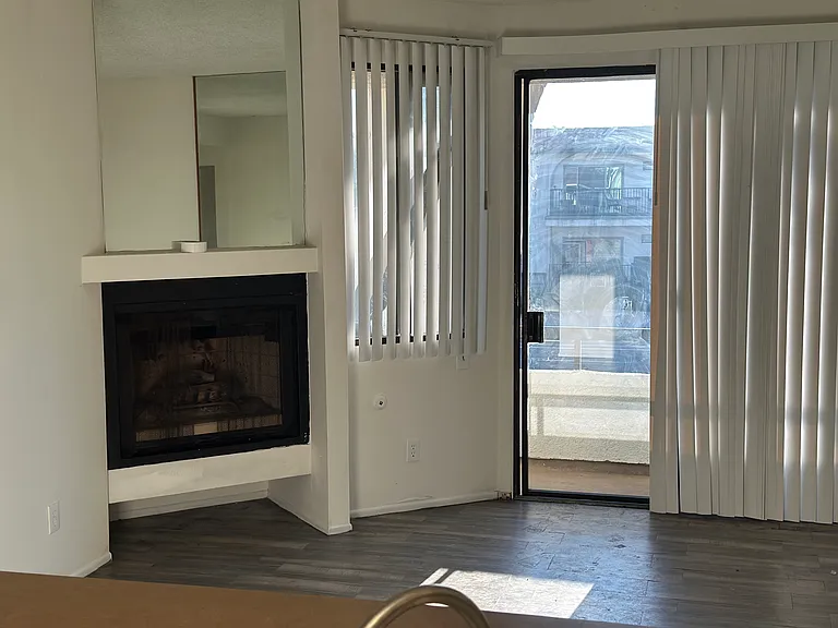 6323 Reseda Blvd #33 — Photo 4