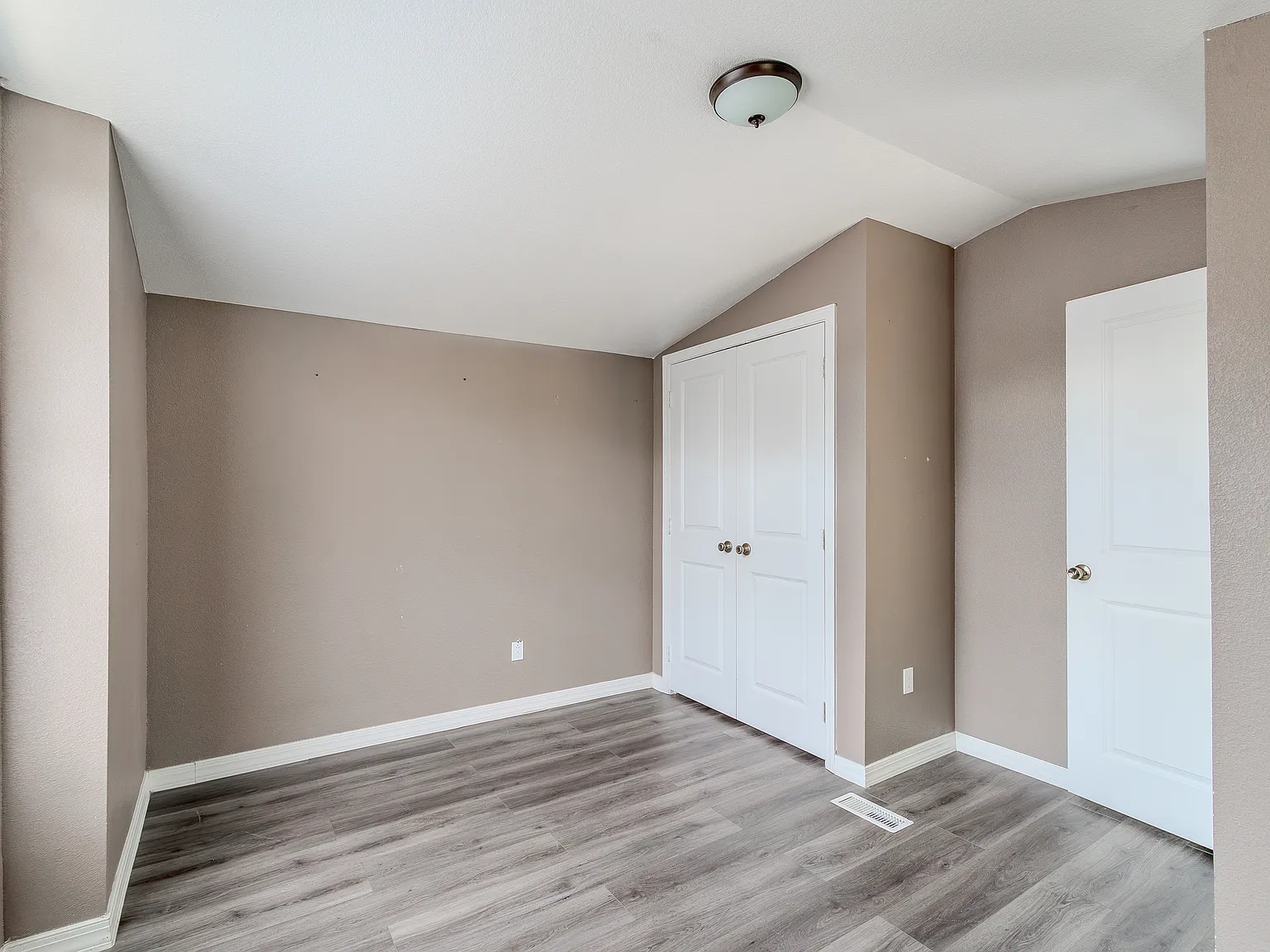 2 bed, 924 sqft, $1,650 — Photo 2