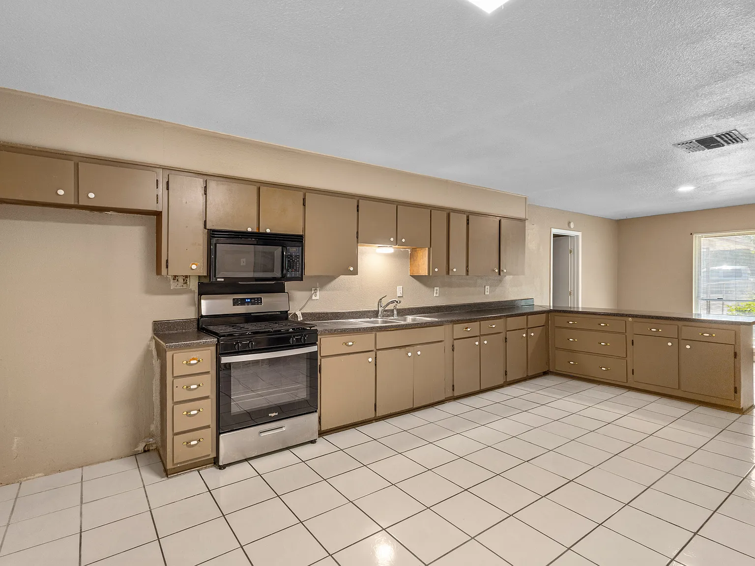 4 bed, 1852 sqft, $1,500 — Photo 4