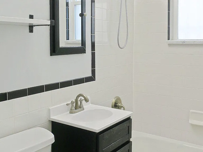 1815 A St SE #101 — Photo 17
