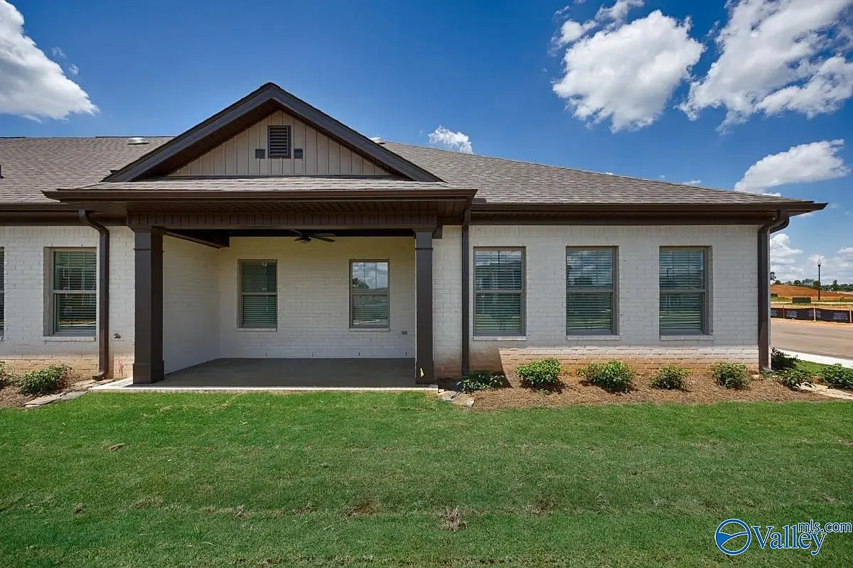 3 bed, 2.5 bath, 1800 sqft, $2,535 — Photo 4