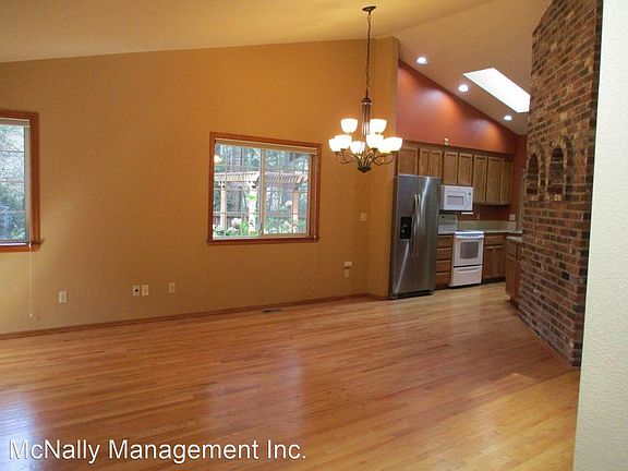 4th image of 2925 73rd Ave NW