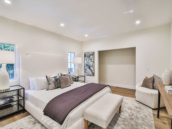 4th image of 845 N Alfred St #1/2