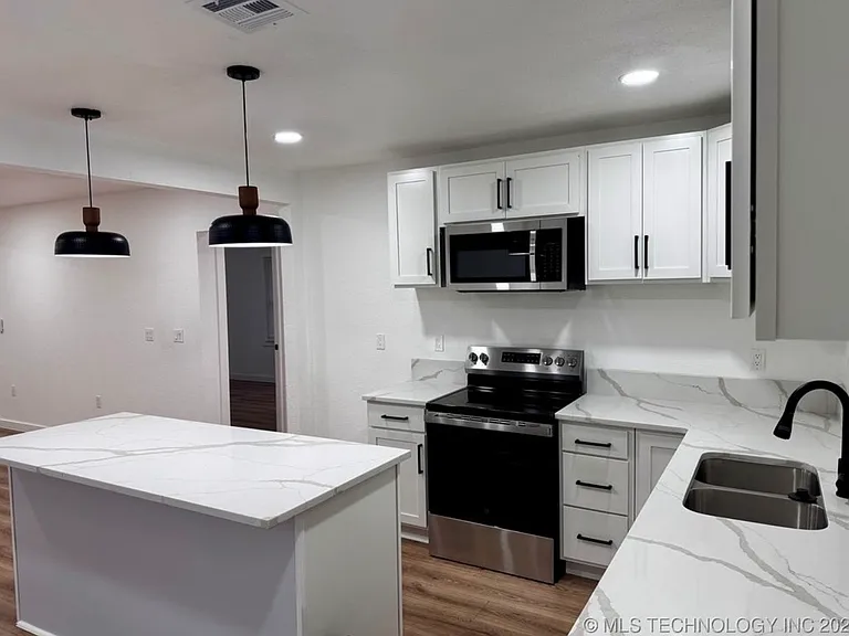 730 N Delaware Pl — Photo 12