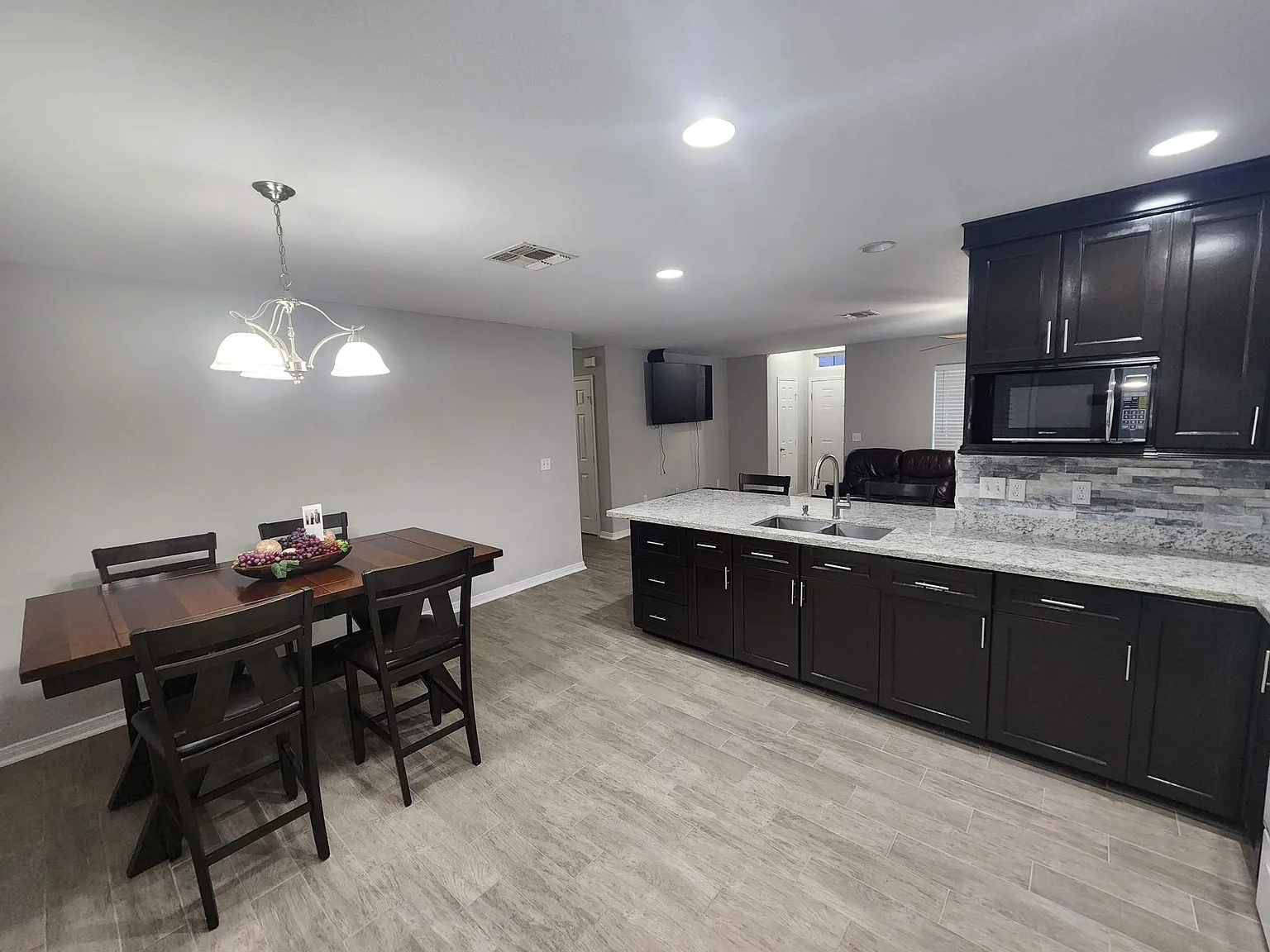 3 bed, 1331 sqft, $1,850 — Photo 3