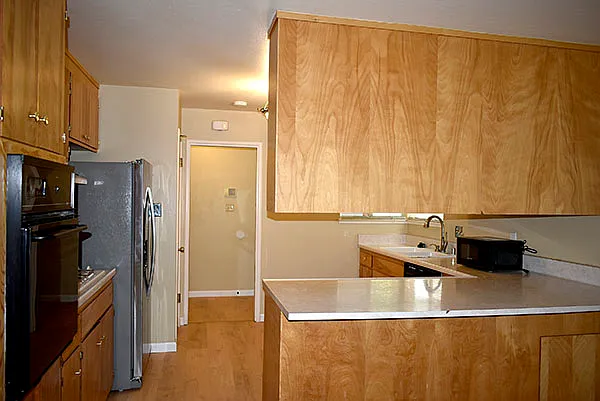 411 Clark Dr — Photo 8