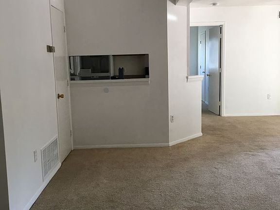 5th image of 1005 Autumn Woods Ln APT 107