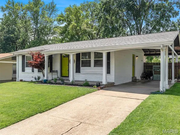 2335 Wescreek Dr, Maryland Heights, MO 63043