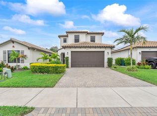 8813 Madrid Cir, Naples, FL 34104